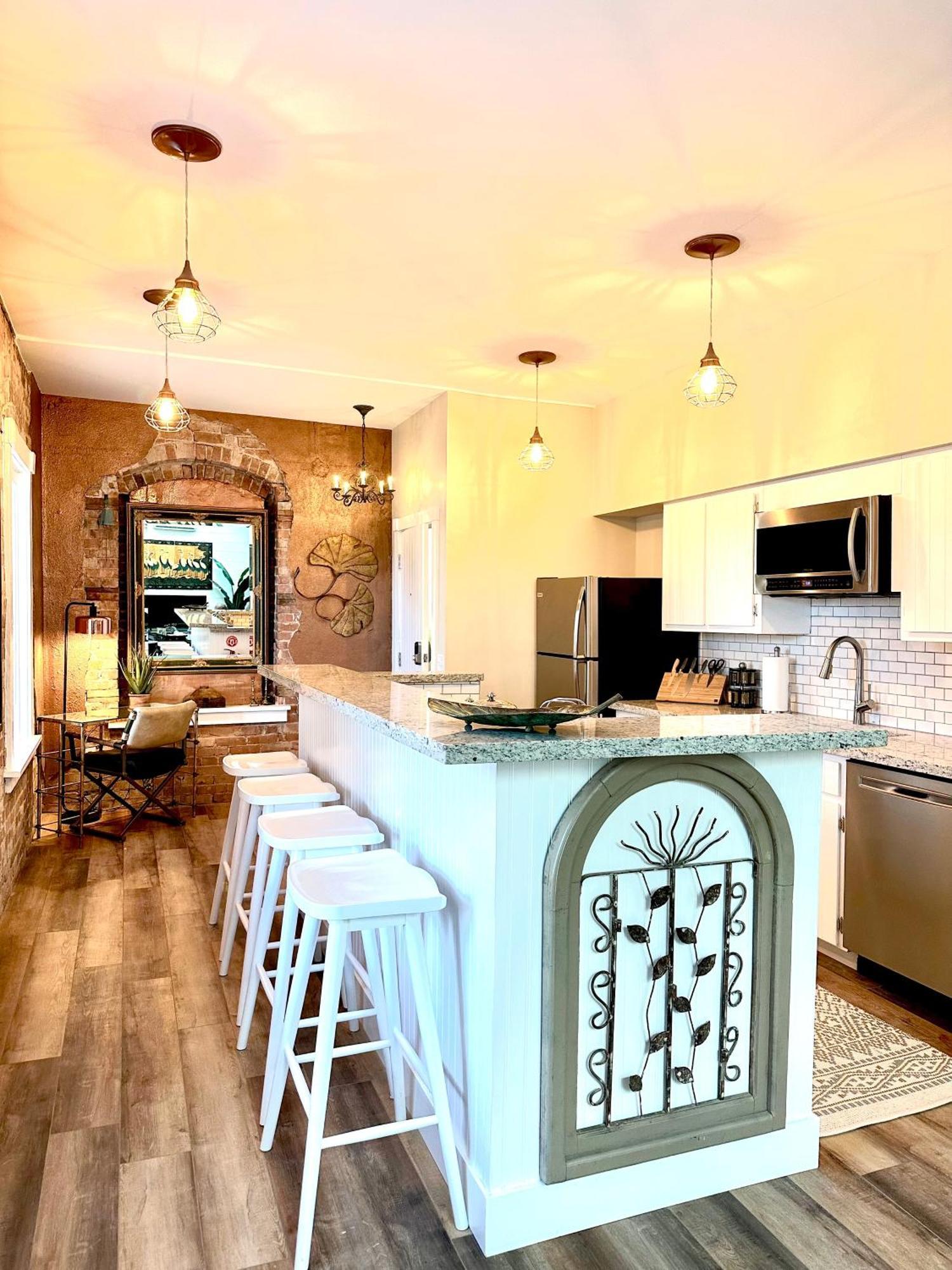 Bisbee Brownstone Suites Exteriör bild