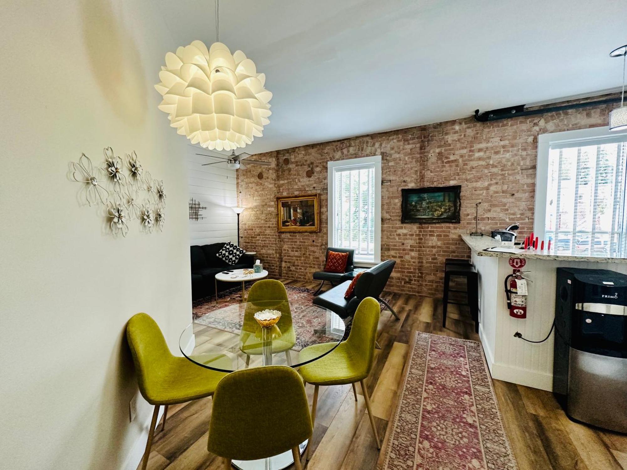 Bisbee Brownstone Suites Exteriör bild