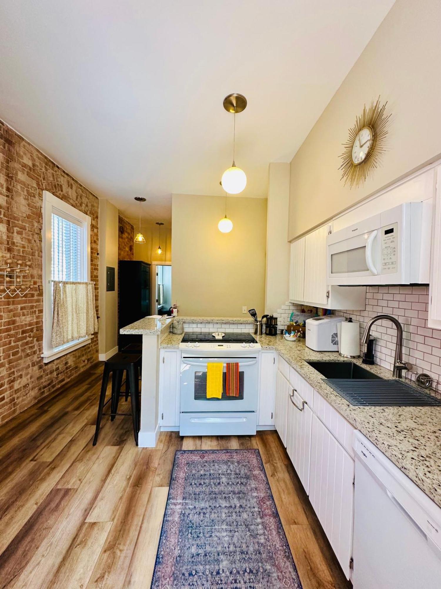 Bisbee Brownstone Suites Exteriör bild