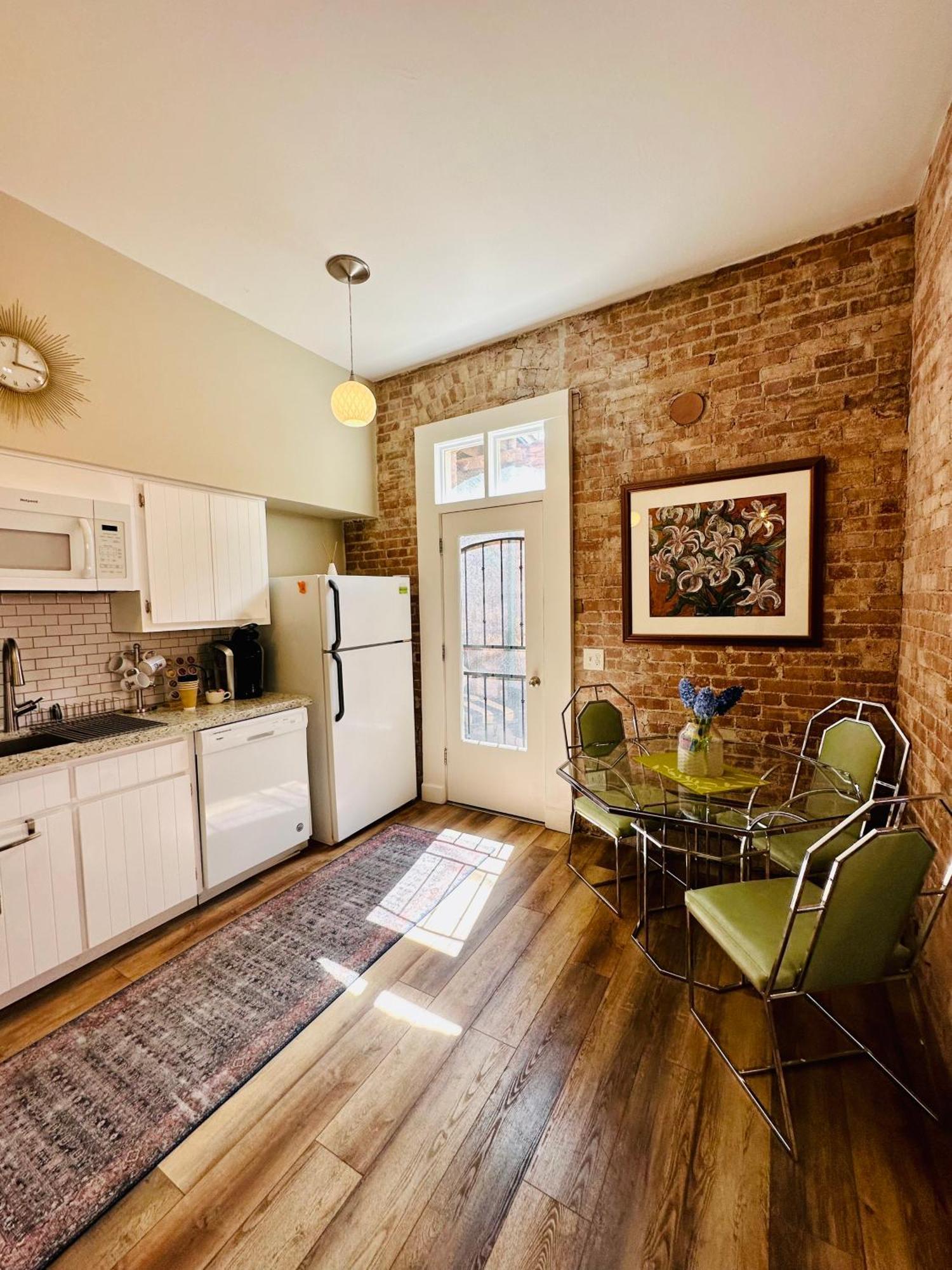 Bisbee Brownstone Suites Exteriör bild