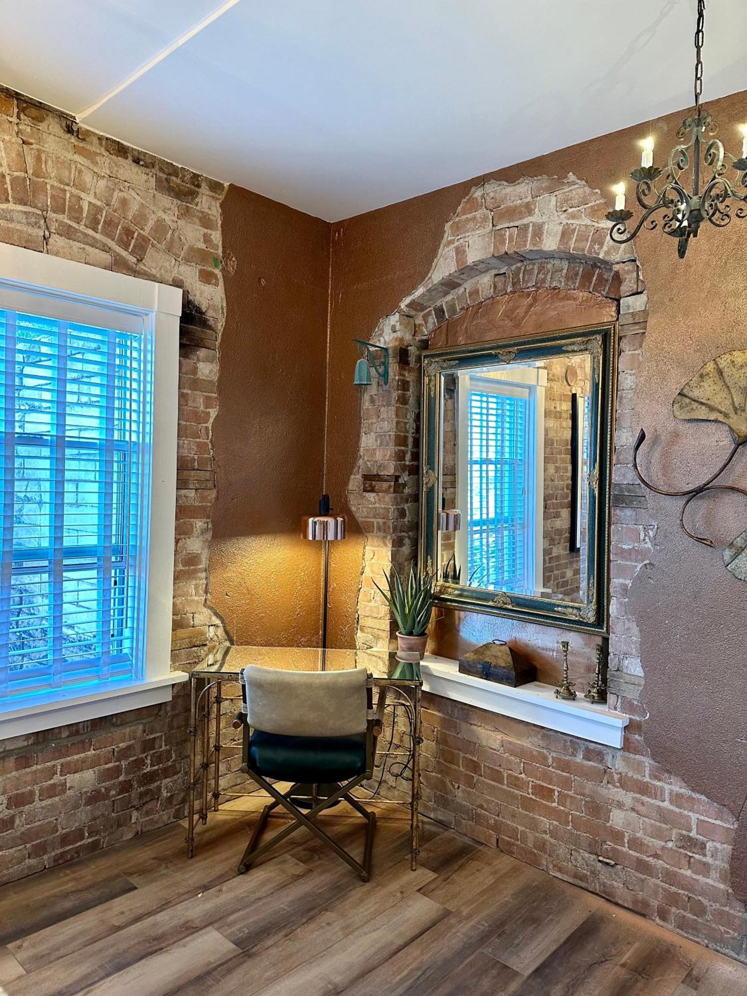 Bisbee Brownstone Suites Exteriör bild