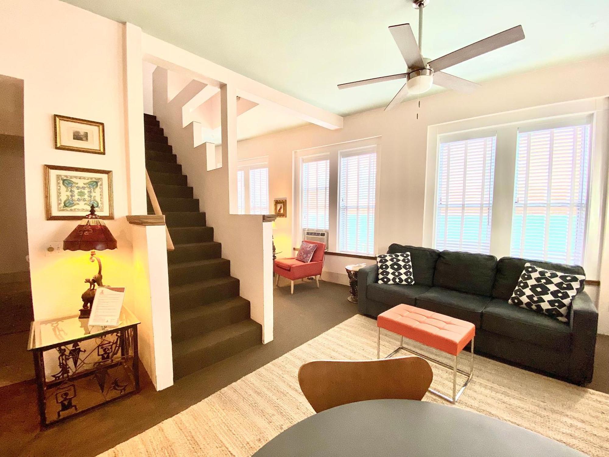 Bisbee Brownstone Suites Rum bild