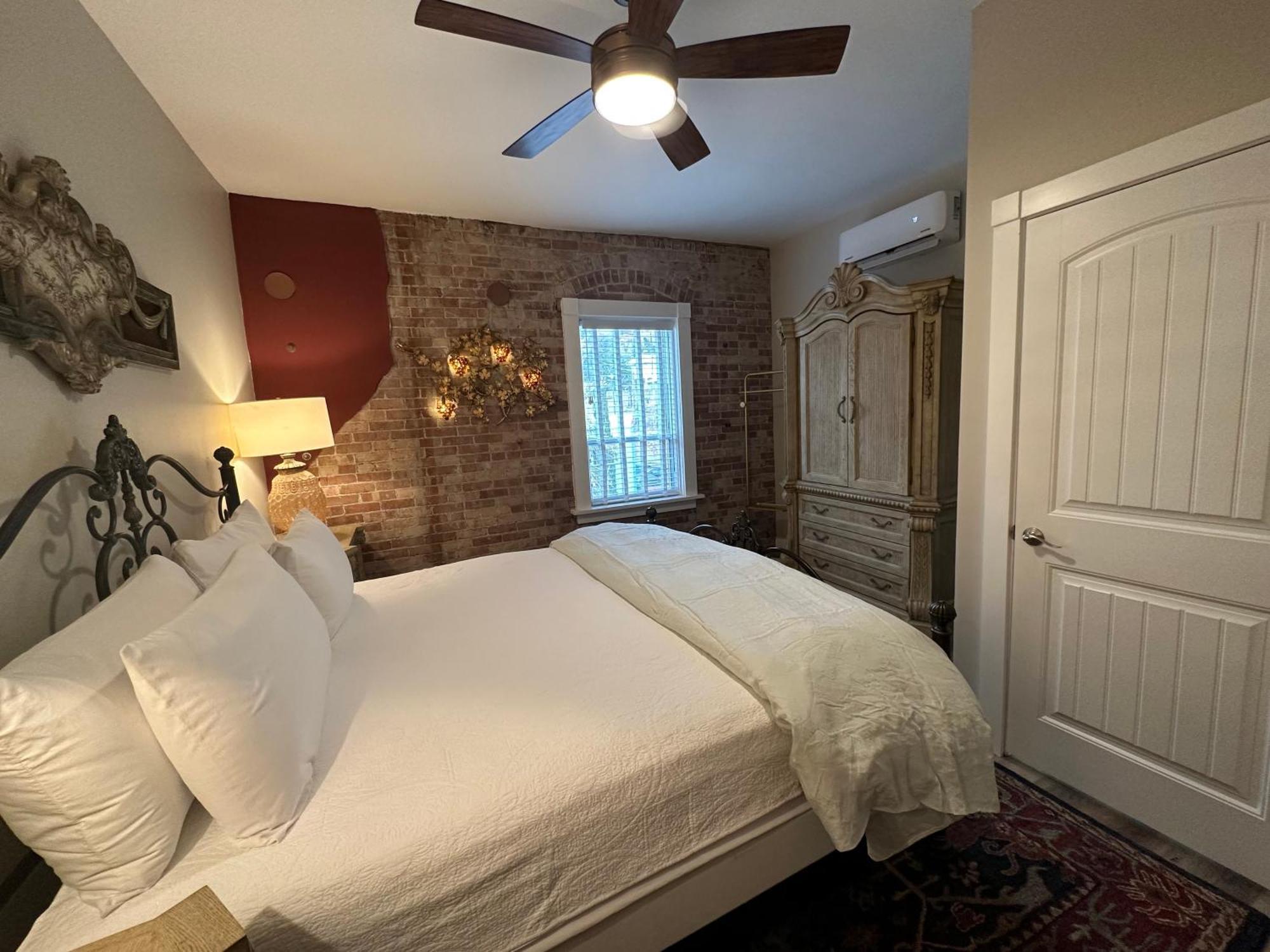Bisbee Brownstone Suites Rum bild