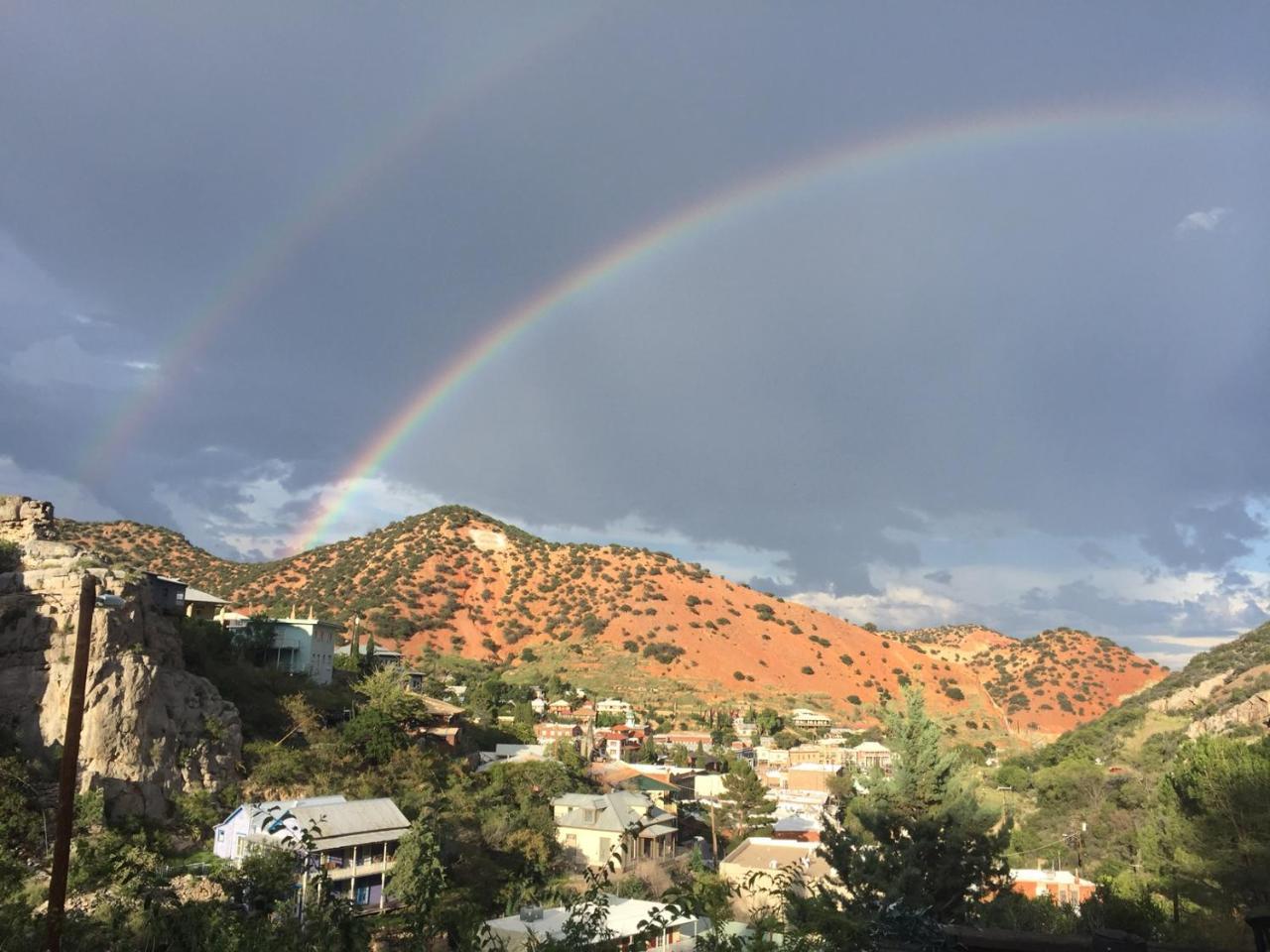 Bisbee Brownstone Suites Exteriör bild