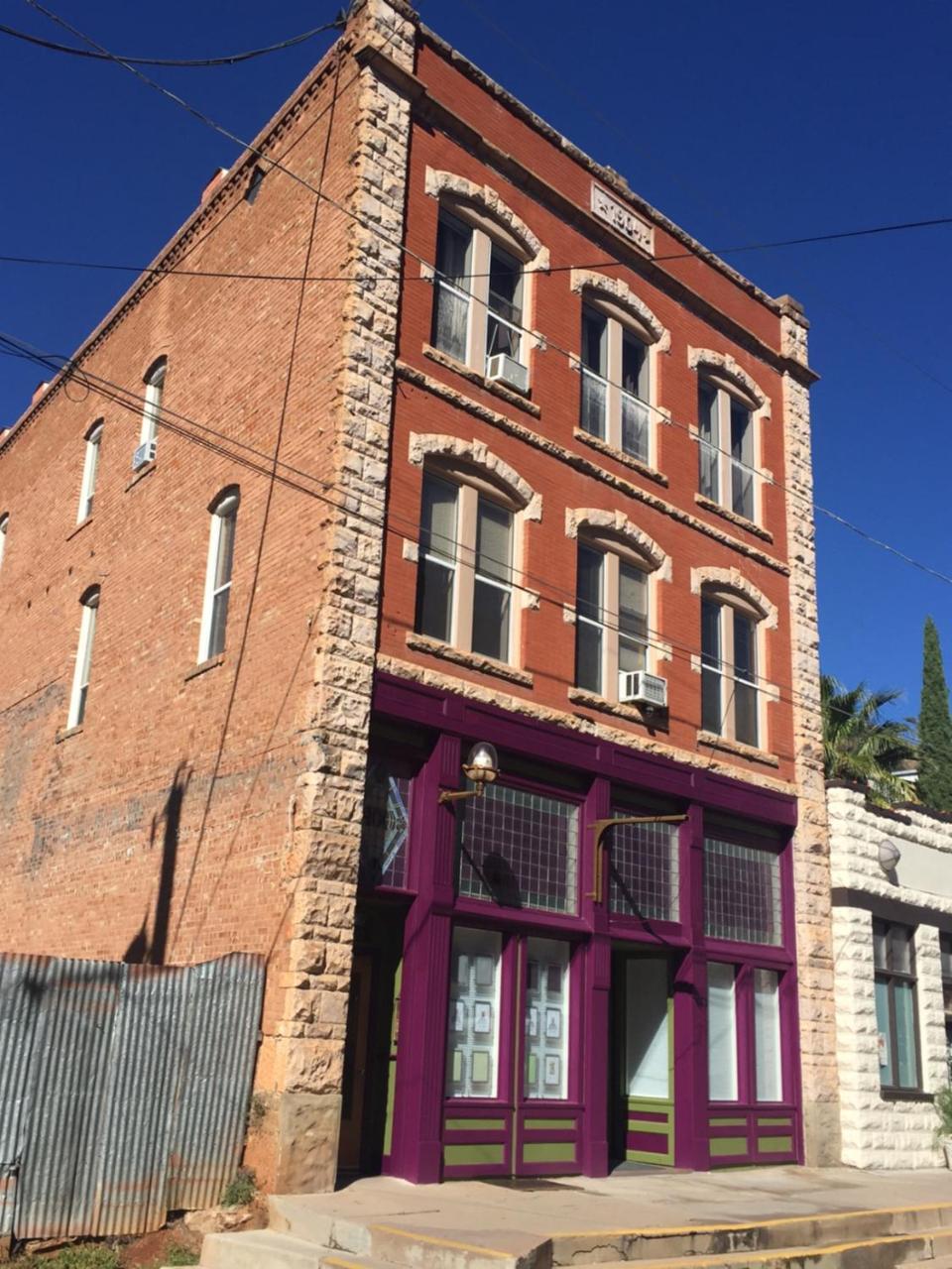 Bisbee Brownstone Suites Exteriör bild