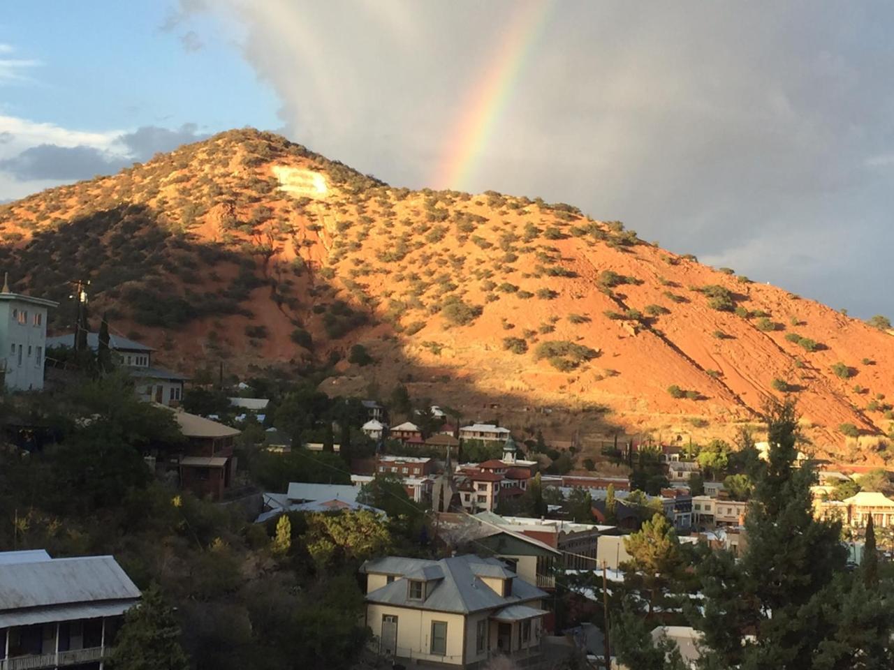 Bisbee Brownstone Suites Exteriör bild