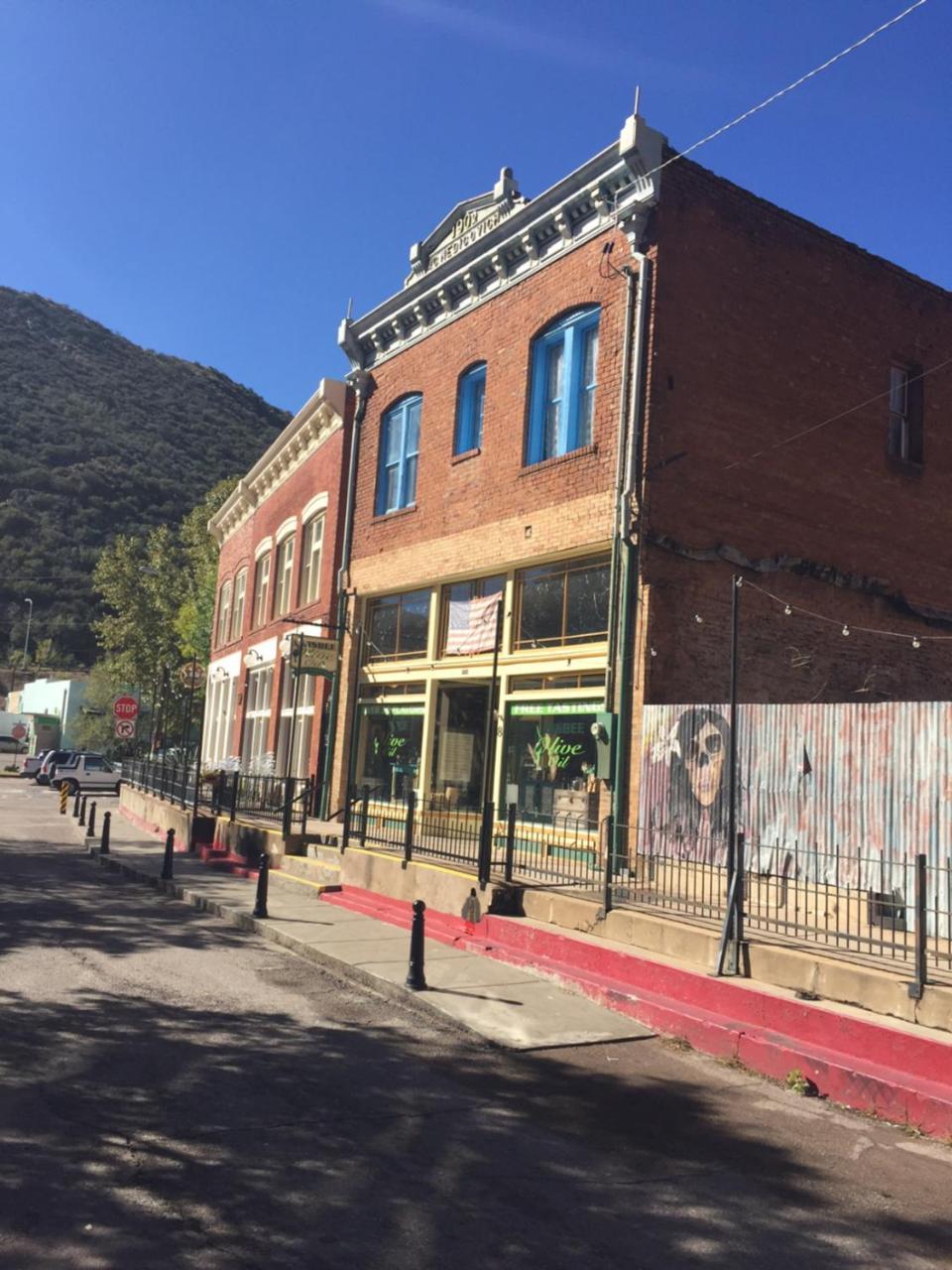 Bisbee Brownstone Suites Exteriör bild