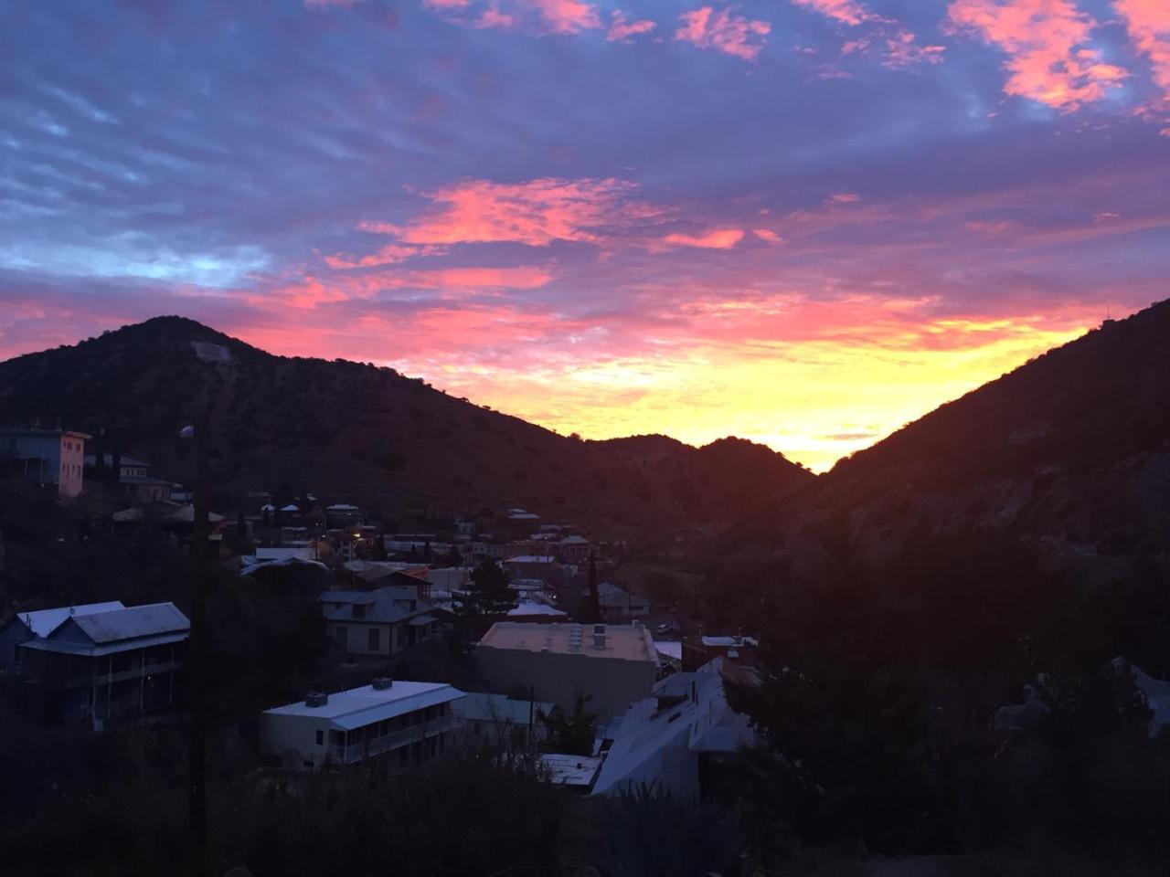 Bisbee Brownstone Suites Exteriör bild