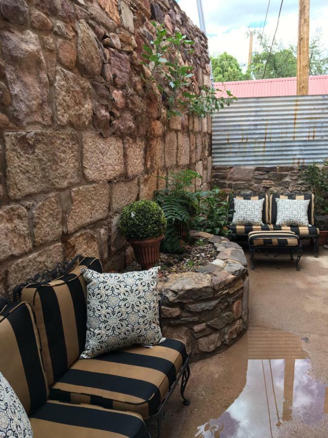 Bisbee Brownstone Suites Exteriör bild