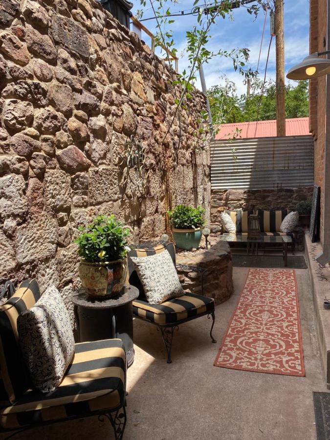 Bisbee Brownstone Suites Exteriör bild